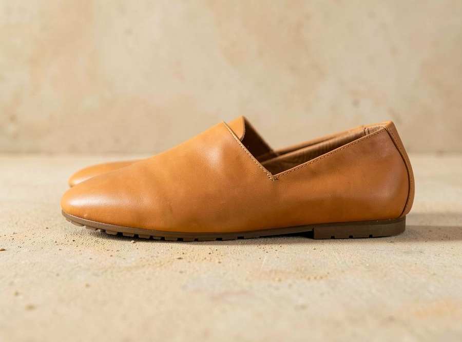 Kožená barefoot bota s tenkou ohebnou podrážkou z profilu